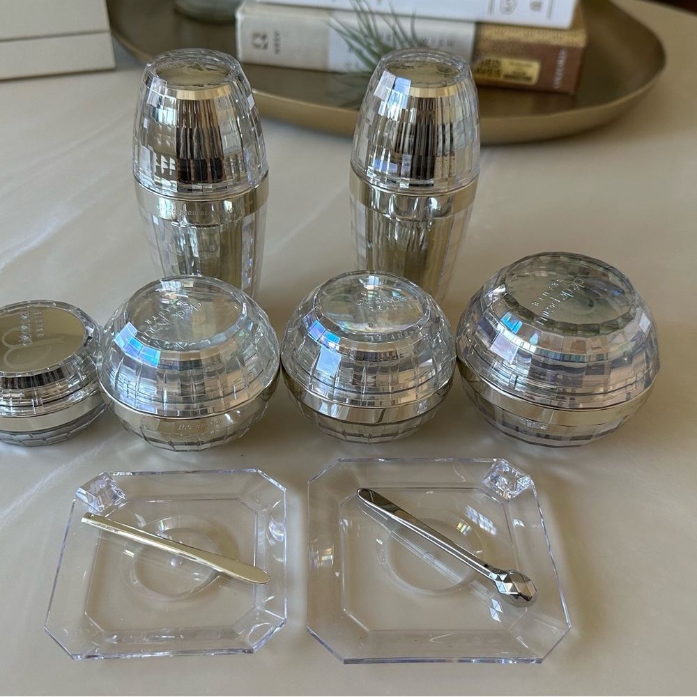 Cle de Peau Skincare Set in Silver and Crystal Jar, Container
